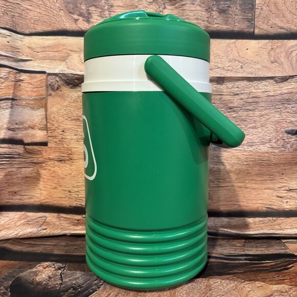 Vintage Pioneer Seed Corn Igloo 1/2 Gal Water Jug Cooler Green Farm Advertising - Picture 4 of 9